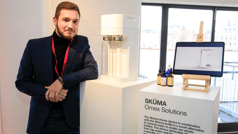 Alexandre-Mahe-next-to-Skuma-device.jpg Alexandre-Mahe-next-to-Skuma-device.jpg