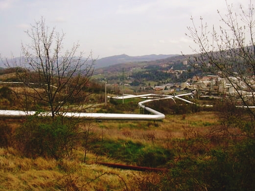 山谷管道.jpg 山谷管道.jpg
