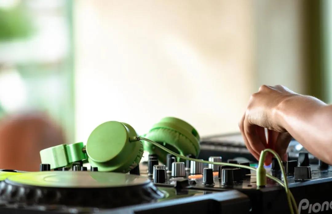 ELECTRONIC DANCE MUSIC.jpg ELECTRONIC DANCE MUSIC.jpg